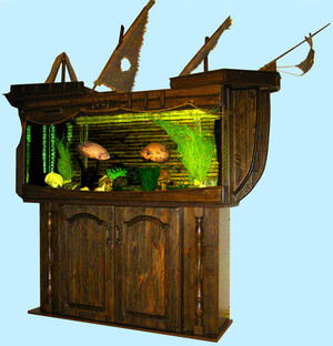 Фото аквариума корабля Образец эксклюзивного аквариума в иде затонувшего корабля