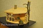 Деревянный домик для черепах