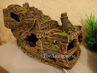 Фото кормовой области судна с пробоиной на борту